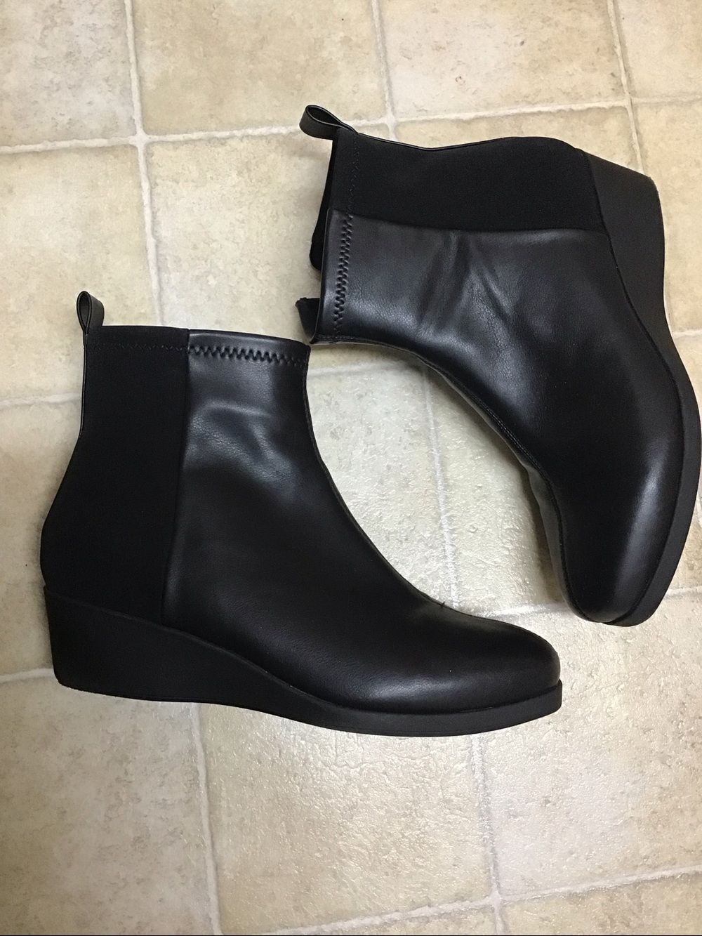 AEROSOLES Black Leather Ankle Booties with Side Zip Size 9